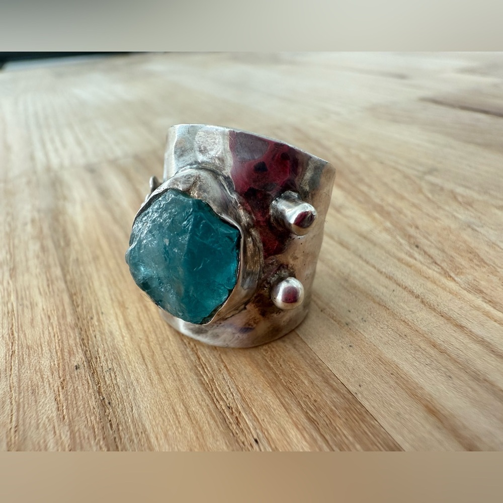 925 Sterling silver hammered rustic raw aquamarine green color stone ring - Picture 6 of 16